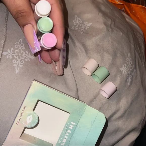 Moisturizing Lip Balm Sets Temperature Change Lip Balm Hydrating 3 PC gift set - Picture 7 of 8